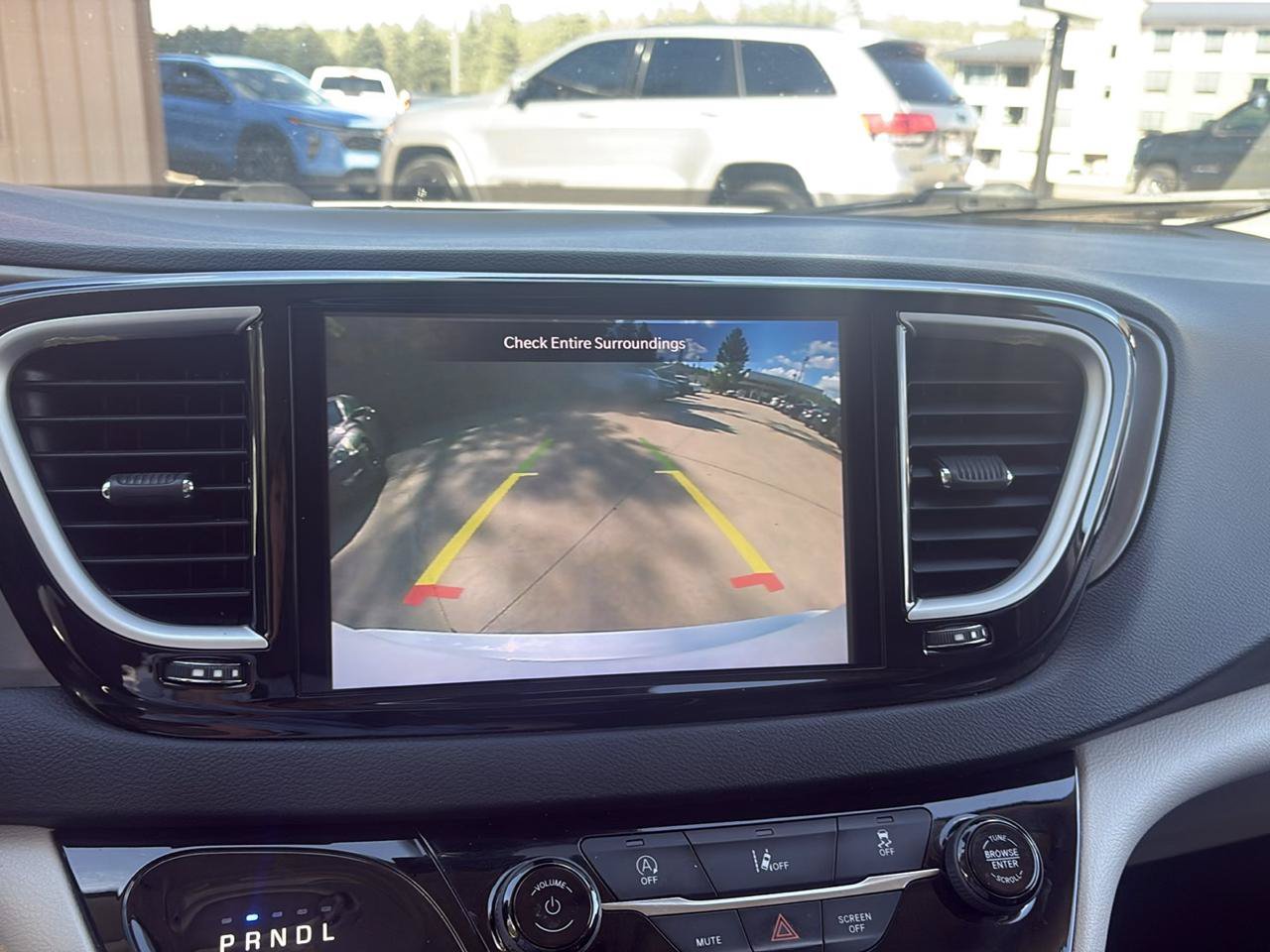 Used 2022 Chrysler Pacifica Touring-L FWD image 19