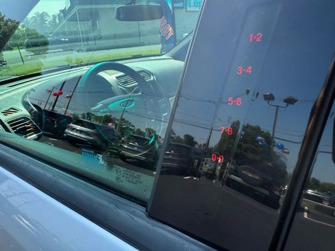 Used 2017 Ford Explorer Limited image 11