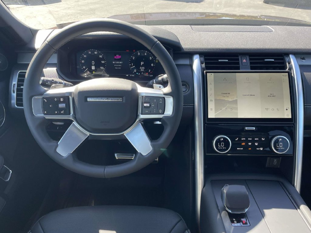 New 2026 Land Rover Discovery Limited Edition AWD/4WD image 17