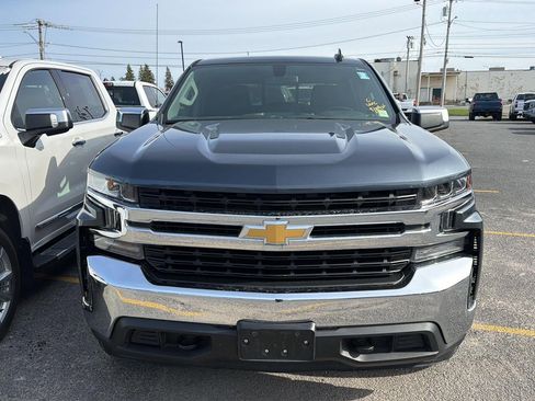 Used 2022 Chevrolet Silverado 1500 LT AWD/4WD image 3