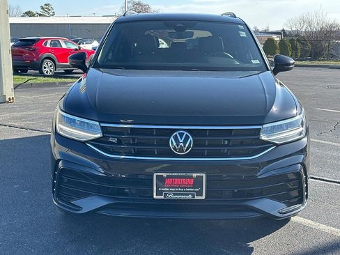 Used 2023 Volkswagen Tiguan SE R-Line image 2
