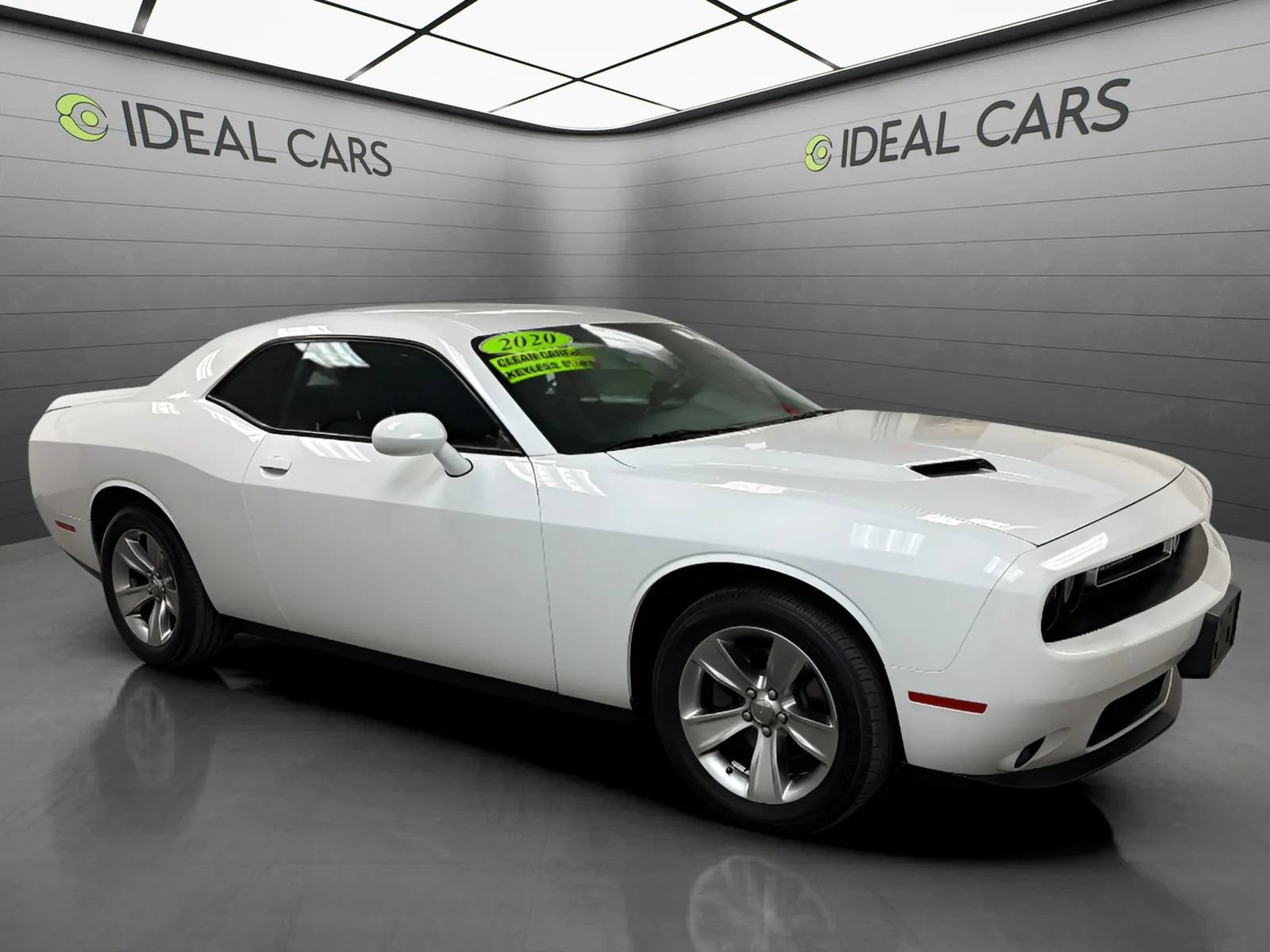 Used 2020 Dodge Challenger SXT RWD image 3