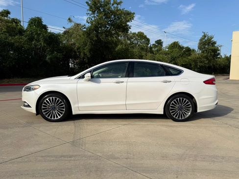 Used 2017 Ford Fusion SE w/ Fusion SE Technology Package FWD image 3