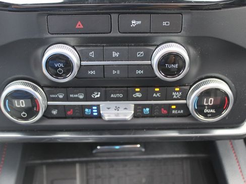 Used 2023 Ford Expedition Limited AWD/4WD image 35