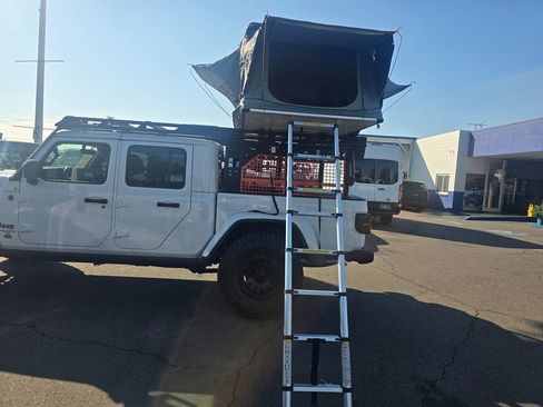 Used 2023 Jeep Gladiator Mojave w/ Cold Weather Group image 58