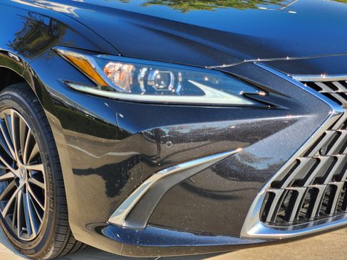 New 2025 Lexus ES 300h w/ Premium Package image 5