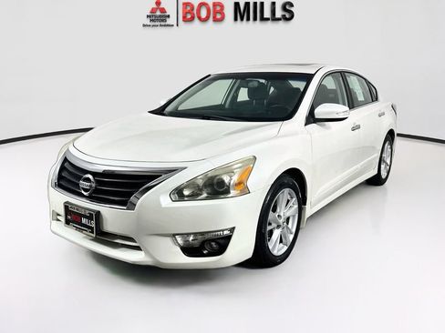Used 2014 Nissan Altima 2.5 SV w/ Convenience Package FWD image 3