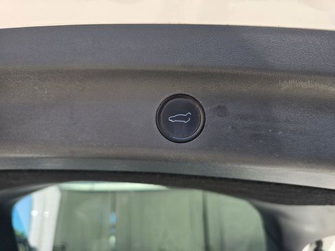 Used 2021 Tesla Model Y Performance image 16