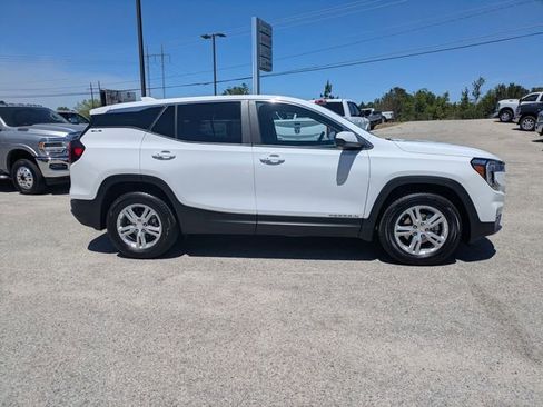 Used 2024 GMC Terrain SLE AWD/4WD image 3