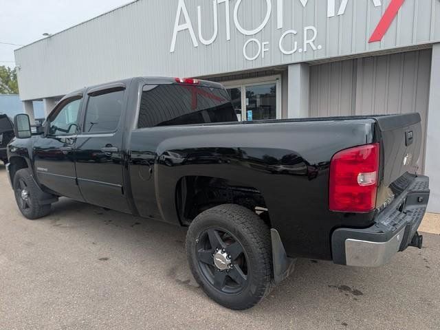Used 2011 Chevrolet Silverado 2500 LT w/ Interior Plus Package AWD/4WD image 2