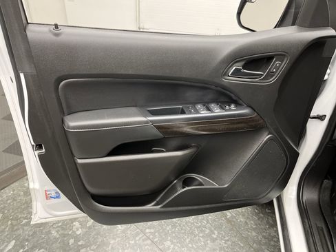 Certified 2020 GMC Canyon SLE w/ SLE Convenience Package AWD/4WD image 9