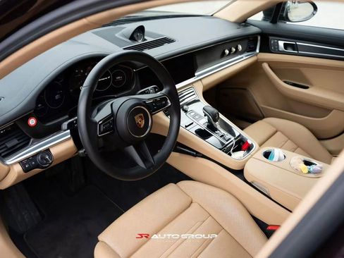 Used 2023 Porsche Panamera 4 Platinum Edition AWD/4WD image 9