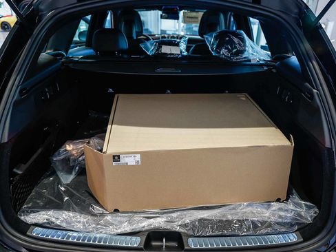 Used 2025 Mercedes-Benz GLC 43 AMG 4MATIC image 24
