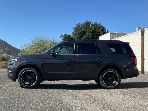 Certified 2024 Ford Expedition Limited image 3