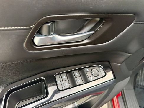 Used 2022 Nissan Pathfinder SL FWD image 17