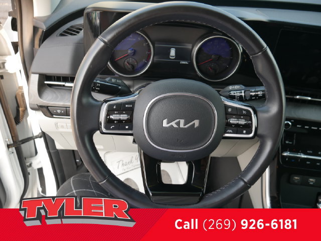 Used 2024 Kia Carnival EX FWD image 28