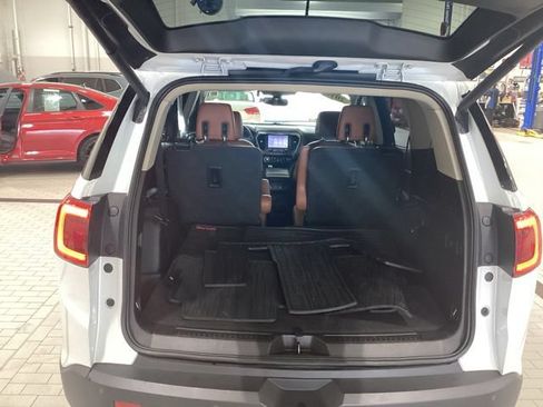 Used 2018 GMC Acadia SLT w/ LPO, Protection Package AWD/4WD image 14