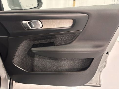 Certified 2025 Volvo XC40 B5 Plus image 19