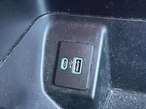 Used 2021 Ford F150 XLT image 10