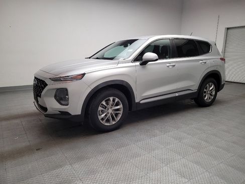 Used 2019 Hyundai Santa Fe SE image 2