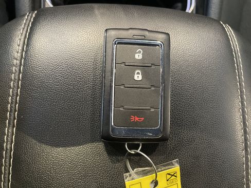 Used 2025 Jeep Grand Cherokee Laredo X image 41