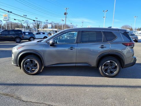 Used 2024 Nissan Rogue SV image 7