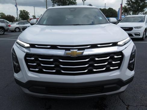 Used 2025 Chevrolet Equinox LT w/ Convenience Package II FWD image 9