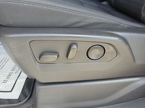 Used 2024 Chevrolet Silverado 1500 LT AWD/4WD image 26