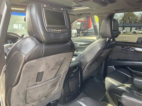 Used 2016 Cadillac Escalade ESV Platinum AWD/4WD image 46