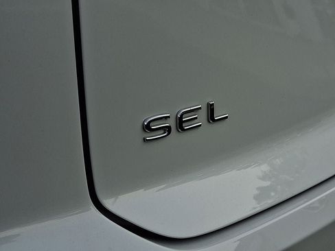 Used 2024 Volkswagen Atlas Cross Sport SEL R-Line AWD/4WD image 30