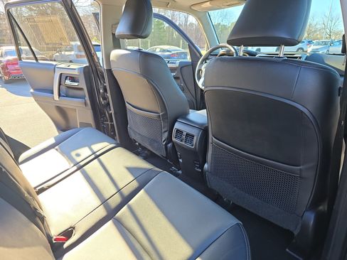 Used 2015 Toyota 4Runner SR5 Premium image 11