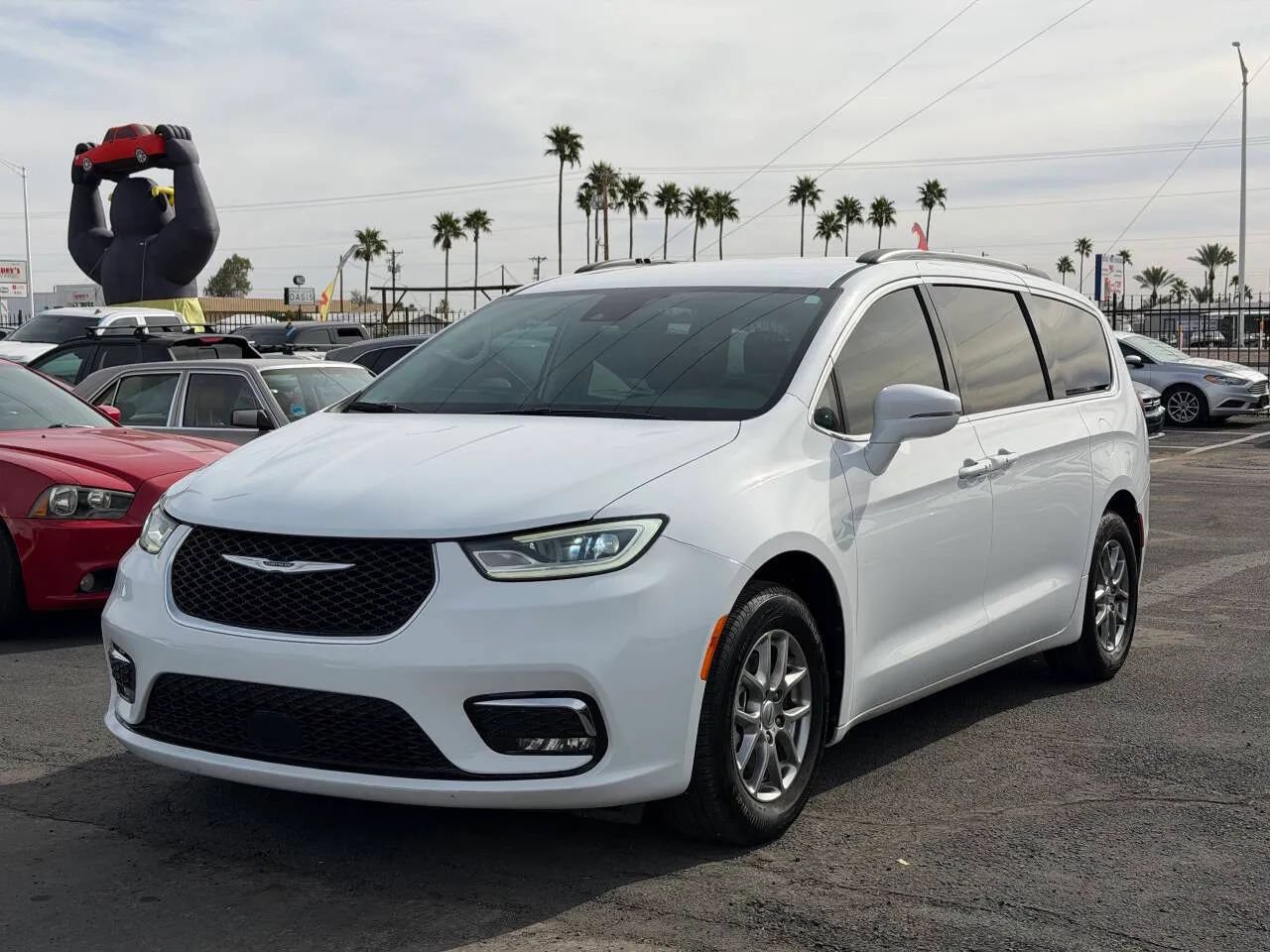 Used 2021 Chrysler Pacifica Touring FWD image 1