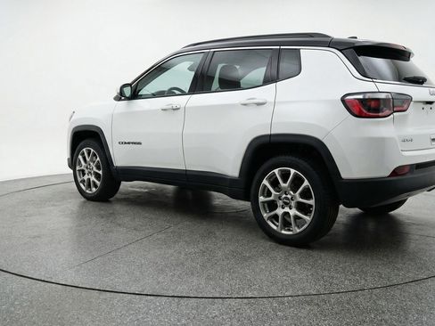 Used 2025 Jeep Compass Limited image 6