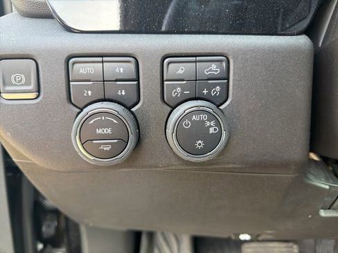 Used 2025 Chevrolet Silverado 1500 LT image 6