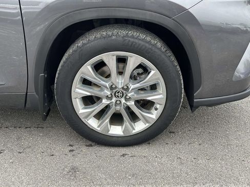 Used 2023 Toyota Highlander Limited image 10