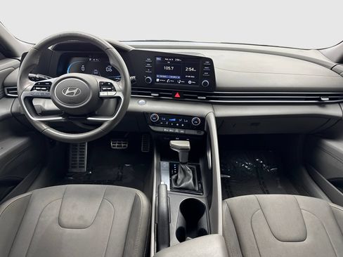 Used 2025 Hyundai Elantra Sport FWD image 20