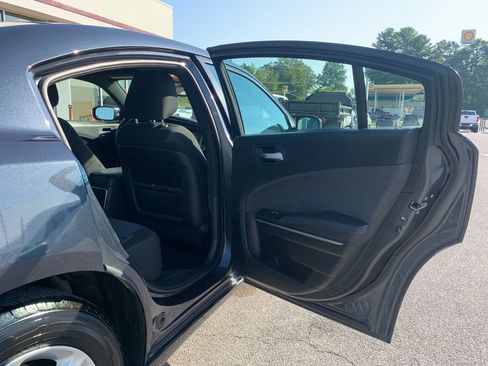 Used 2016 Dodge Charger SE image 25