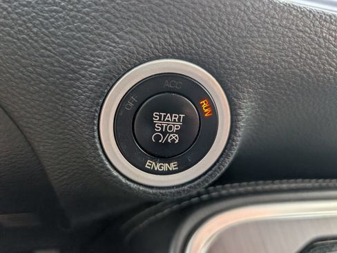 Used 2015 Dodge Challenger SXT w/ Driver Convenience Group RWD image 14