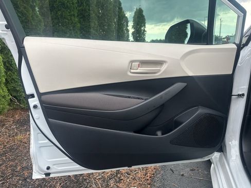 Certified 2025 Toyota Corolla LE image 8