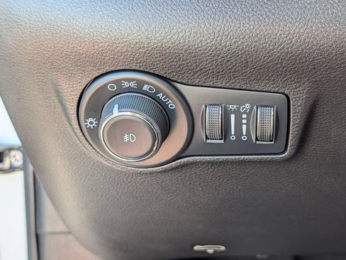 Used 2024 Jeep Compass Latitude AWD/4WD image 30