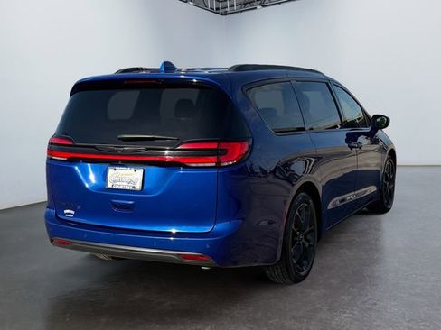 Used 2021 Chrysler Pacifica Touring w/ S Appearance Package FWD image 5