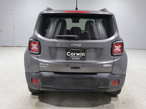 Used 2019 Jeep Renegade Latitude w/ Cold Weather Group AWD/4WD image 3