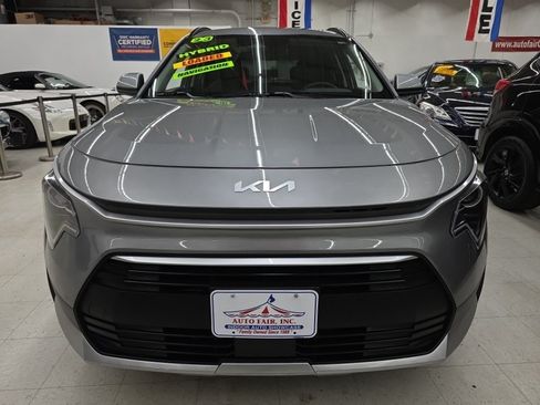 Used 2023 Kia Niro EX FWD image 2