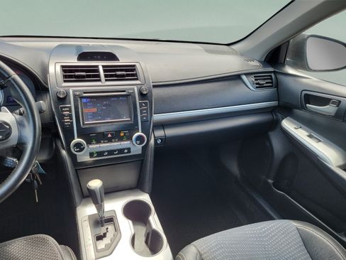 Used 2014 Toyota Camry SE FWD image 16