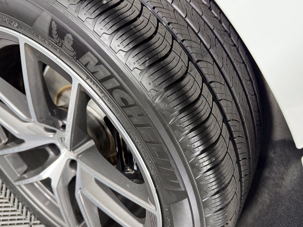 Certified 2023 Porsche Macan Turbo AWD/4WD image 20