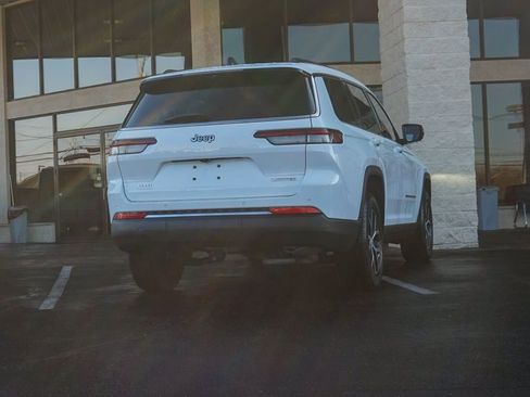 Used 2023 Jeep Grand Cherokee L Limited w/ Luxury Tech Group II image 3