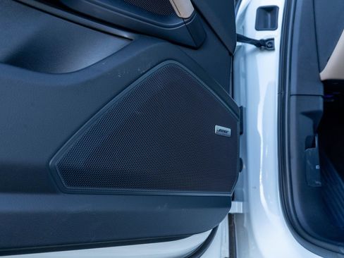 Certified 2025 Porsche Cayenne E-Hybrid w/ Premium Package Plus image 20