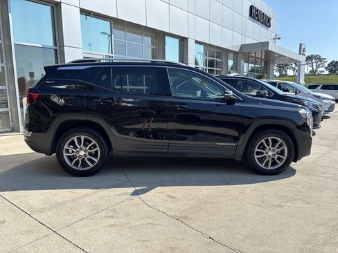 Used 2024 GMC Terrain SLT AWD/4WD image 10
