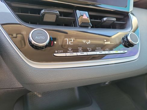 Used 2025 Toyota Corolla LE image 28