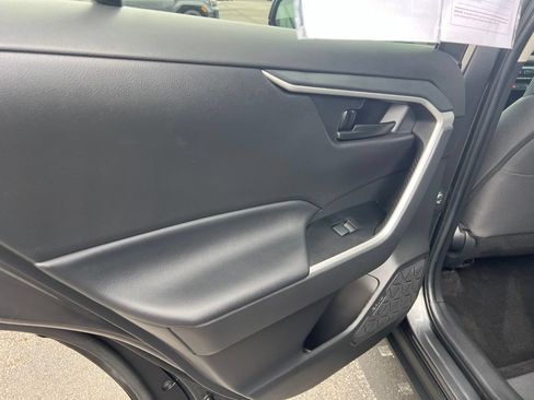 Used 2023 Toyota RAV4 LE AWD/4WD image 33